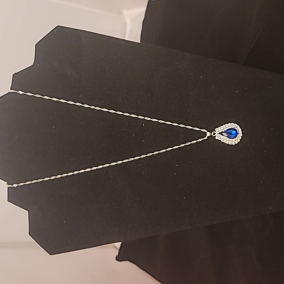 Elegant Silver Necklace with Blue Teardrop Pendant - Picture 3 of 6